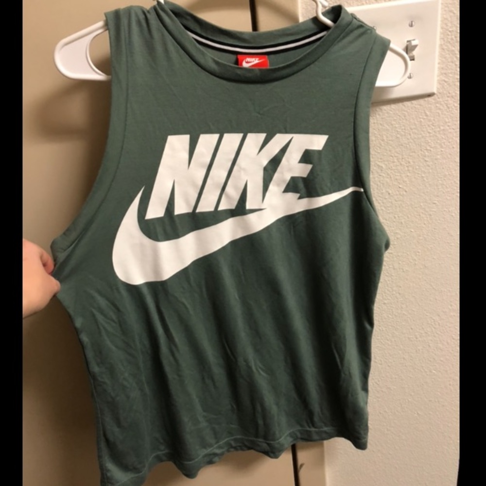NIKE WORKOUT TOP